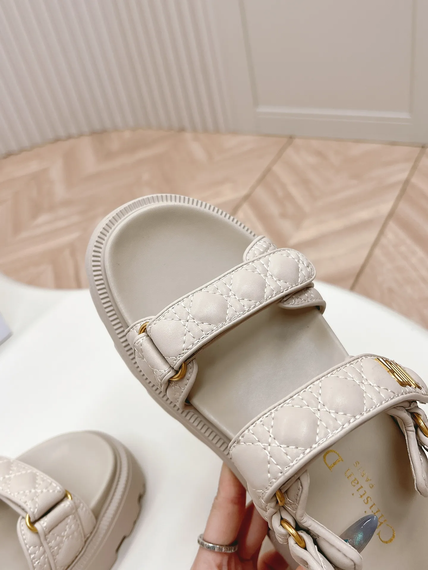 👟👟Ex-factory price 520👟👟 2024Dior Classic Velcro high-heeled sandals and slippers series original replica high version super durable and versatile style very comfortable on the foot, slim and tall, original leather upper, original d hardware buckle, original TPU outsole Heel height is about cm Size: 35-42